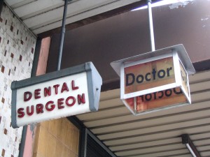 An Old Dental Surgeon Sign